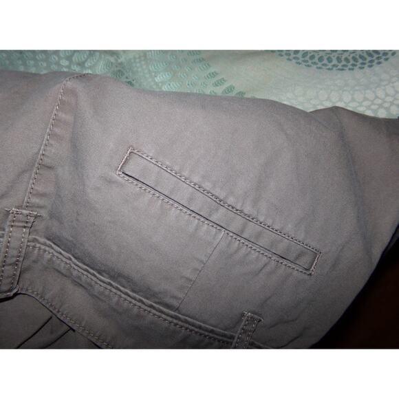 Penguin taupe  9" shorts size 33 Excellent condition - Picture 3 of 3